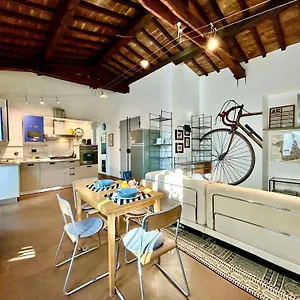 Bright House With Terrace In Santa Croce , Florence Italy